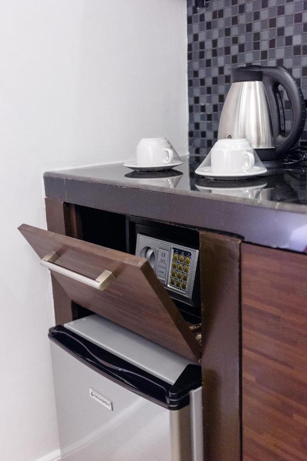 Nest Nano Suites Poblacion - Makati Makati City Buitenkant foto